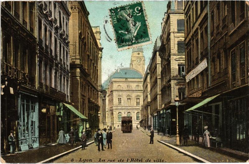 Carte postale ancienne Lyon - La Rue de l'Hotel de Ville à Lyon