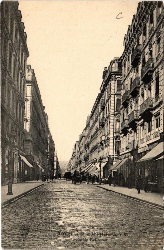Carte postale ancienne Lyon - Rue de l'Hotel de Ville à Lyon