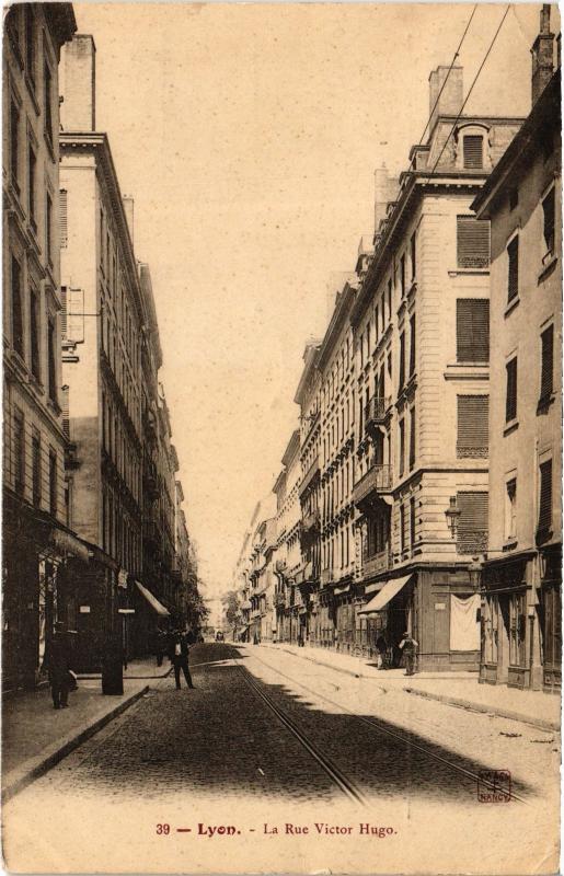 Carte postale ancienne Lyon - La Rue Victor Hugo à Lyon