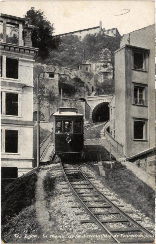 Carte postale ancienne Lyon - Le chemin de fer a cremailler de FOURVIEREs à Lyon