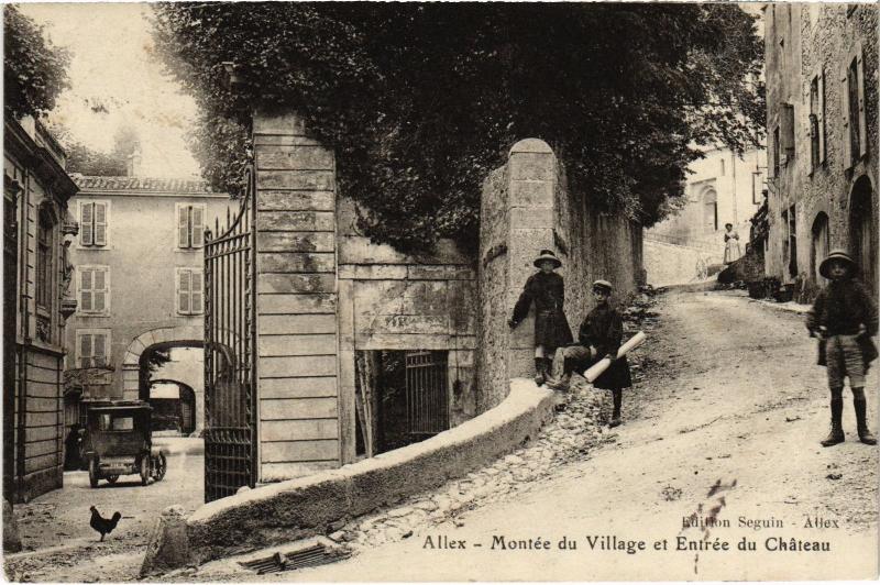 Carte postale ancienne Allex - Montée du Village et Entrée du Chateau à Allex