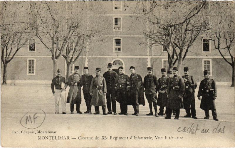 Carte postale ancienne Montelimar - Caserne du 52 Regiment d'Infanterie à Montélimar
