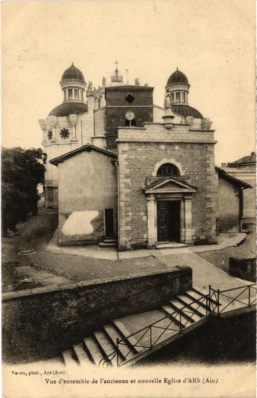 Carte postale ancienne Ars Vue d'ensemble de l'ancienne et nouvelle Eglise d'Ars