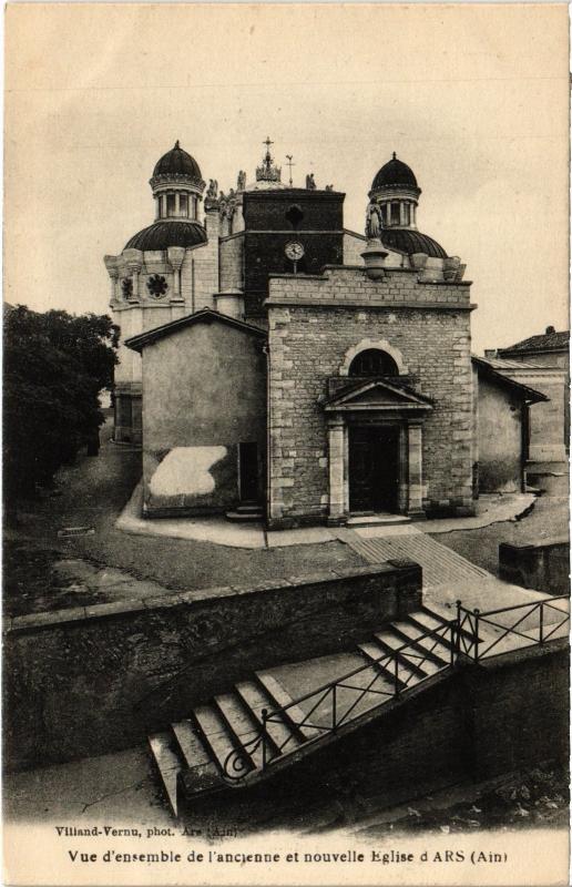 Carte postale ancienne Ars Vue d'ensemble de l'ancienne et nouvelle Eglise d'Ars