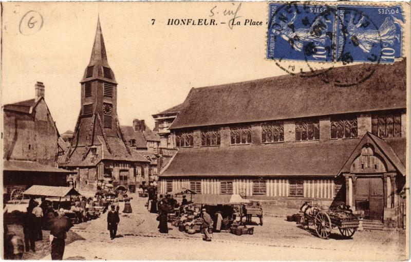 Carte postale ancienne Honfleur - La Place à Honfleur