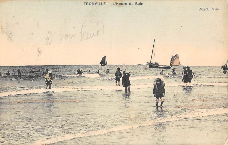 Carte postale ancienne Trouville - L'Heure Du Bain