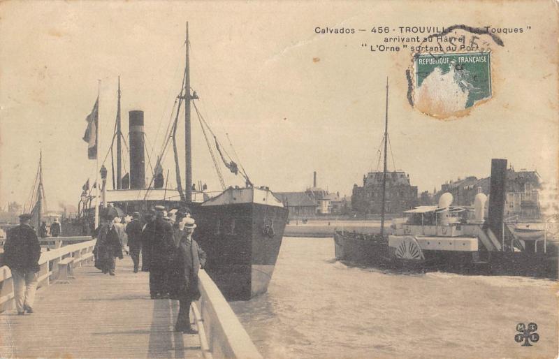 Carte postale ancienne Trouville - La Touques Arrivant Au Havre - L'Orne Sortant Du Port à Touques
