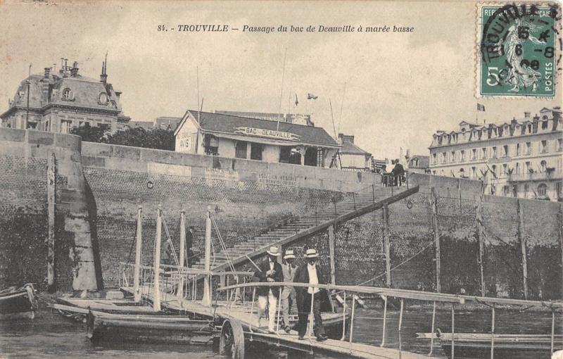 Carte postale ancienne Trouville - Passage Du Bac De Deauville A Maree Basse à Deauville