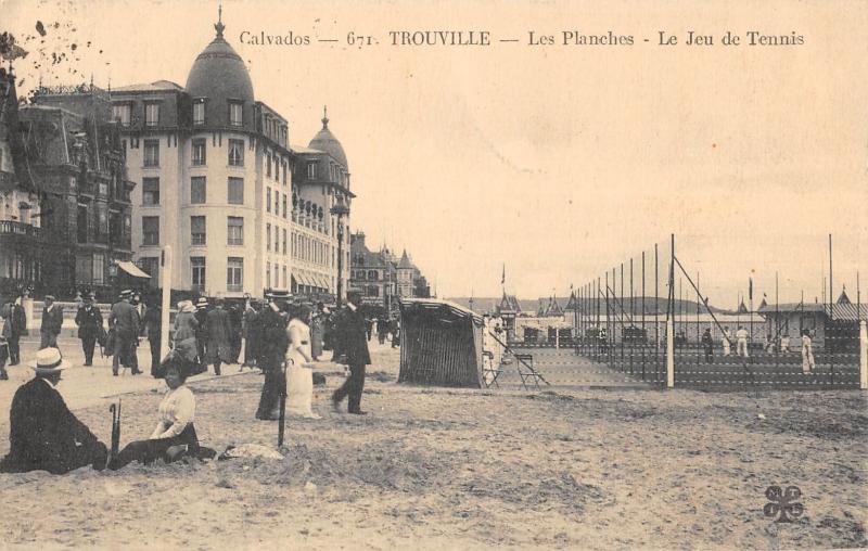 Carte postale ancienne Deauville - Les Planches - Le Jeu De Tennis à Deauville