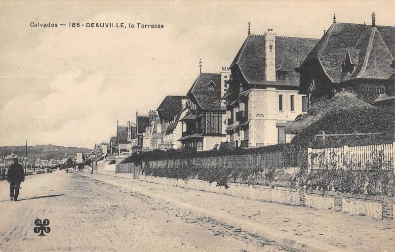 Carte postale ancienne Deauville - La Terrasse à Deauville