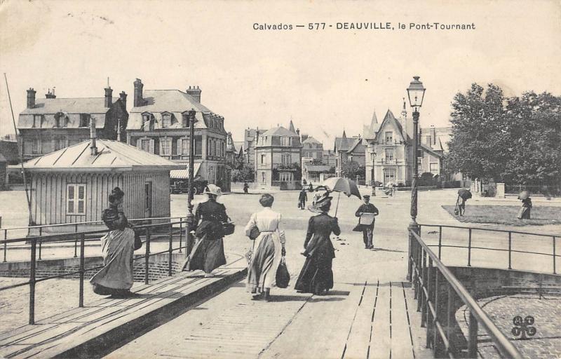 Carte postale ancienne Deauville - Le Pont Tournant à Deauville