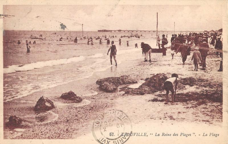 Carte postale ancienne Trouville - La Plage