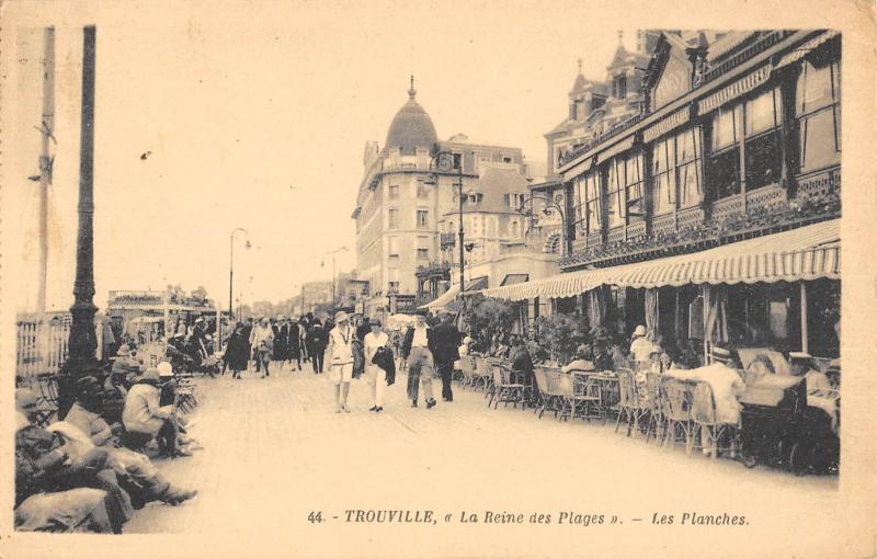 Carte postale ancienne Trouville - Les Planches