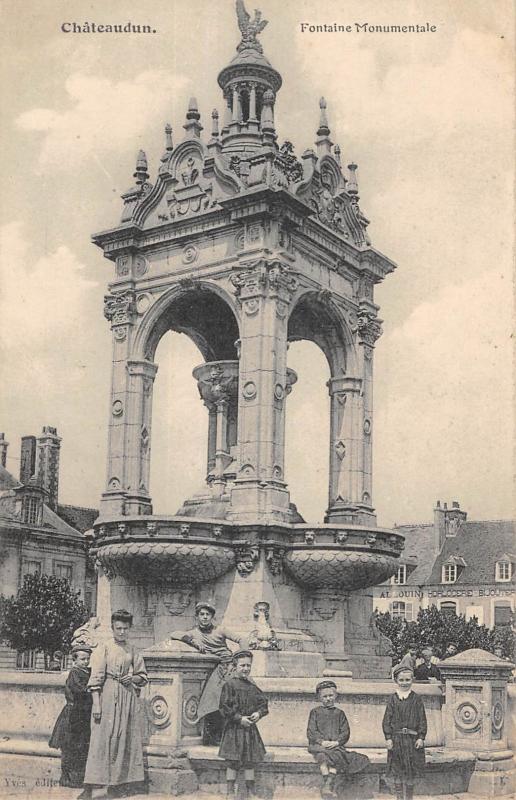 Carte postale ancienne Chateaudun - Fontaine Monumentale à Châteaudun
