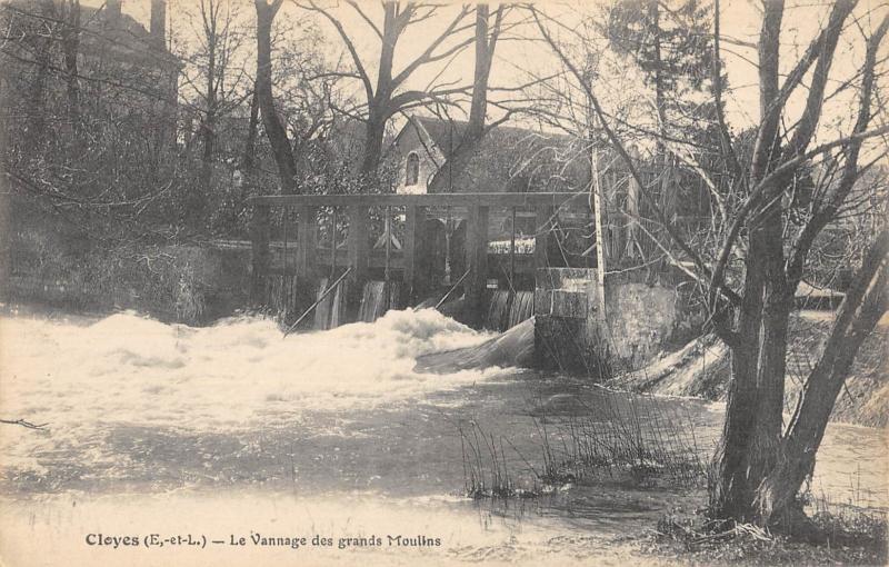 Carte postale ancienne Cloyes - Le Vannage Des Grands Moulins à Oulins