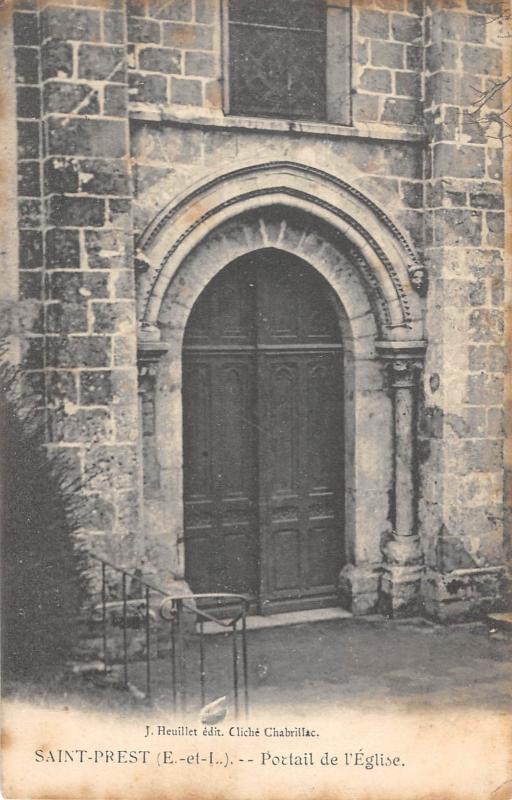 Carte postale ancienne Saint Prest - Portail De L'Eglise à Saint-Prest