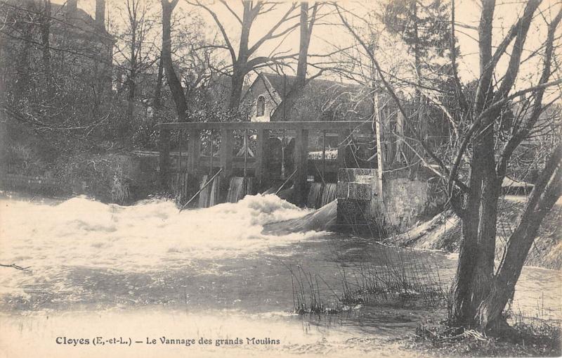 Carte postale ancienne Cloyes - Le Vannage Des Grands Moulins à Oulins
