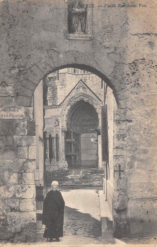Carte postale ancienne Chartres - Vieille Rue Saint Yves à Chartres