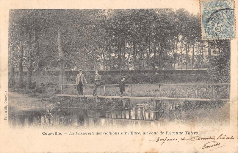 Carte postale ancienne Courville - La Passerelle Des Gollions Sur L'Eure - Au Bout L'Avenue Thie