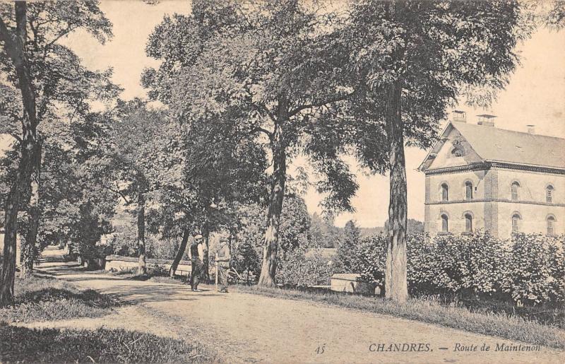 Carte postale ancienne Chandres - Route De Maintenon à Maintenon