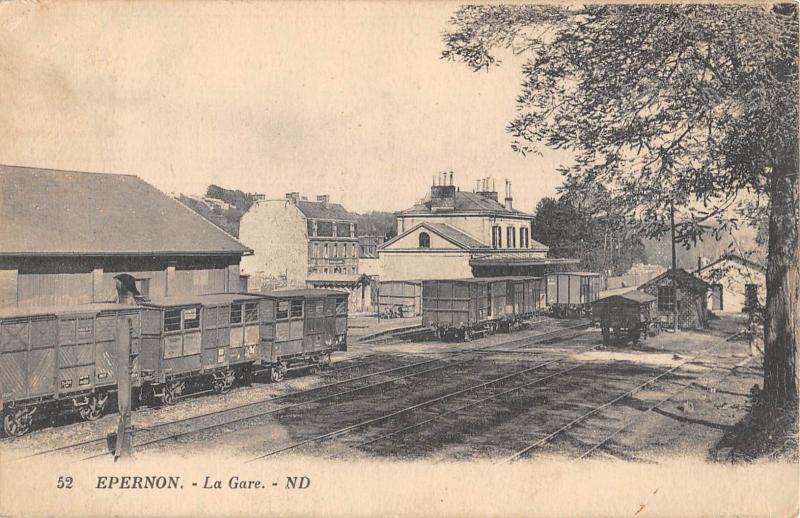 Carte postale ancienne Epernon - La Gare à Épernon