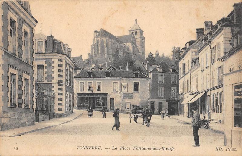 Carte postale ancienne Tonnerre - La Place Fontaine Aux Boeufs à Tonnerre