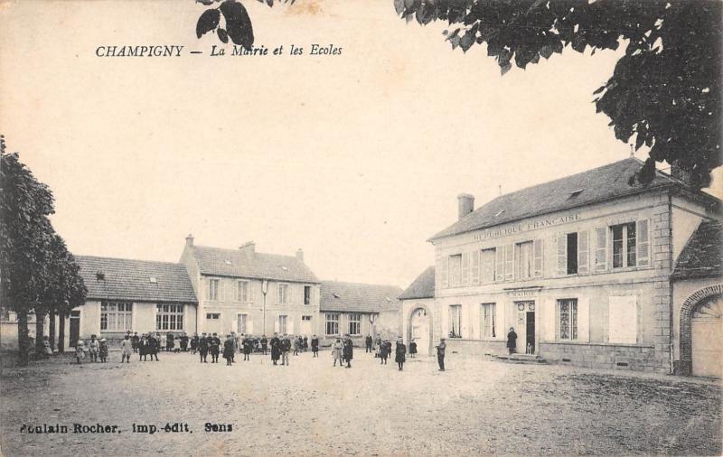 Carte postale ancienne Champigny - La Mairie - Les Ecoles à Champigny