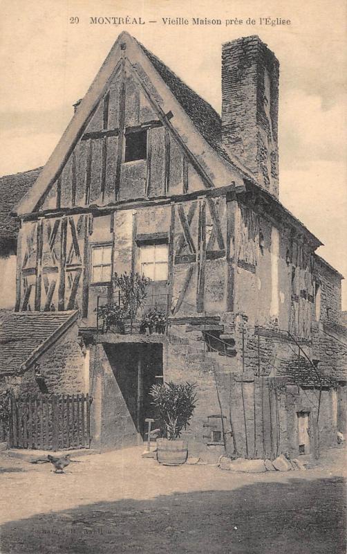 Carte postale ancienne Montreal - Vieille Maison Pres De L'Eglise à Montréal