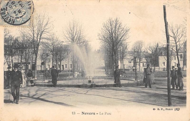 Carte postale ancienne Nevers - Le Parc à Nevers