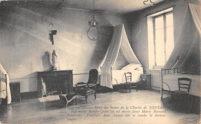 Carte postale ancienne Maison Mere Des Soeurs De La Charite De Nevers à Nevers