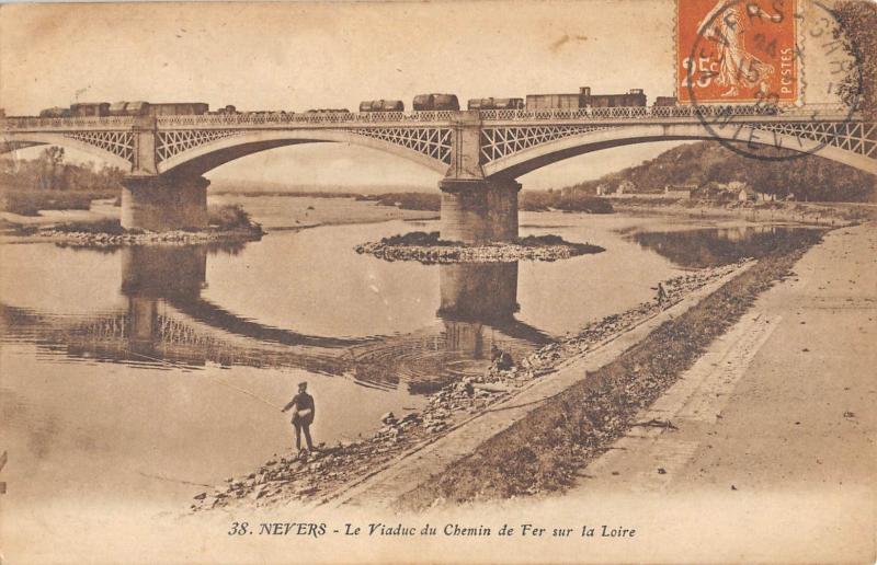 Carte postale ancienne Nevers - Le Viaduc Du Chemin De Fer Sur La Loire à Nevers