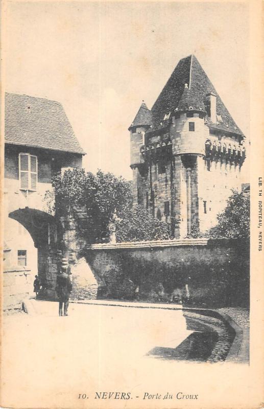 Carte postale ancienne Nevers - Porte De Croux à Nevers