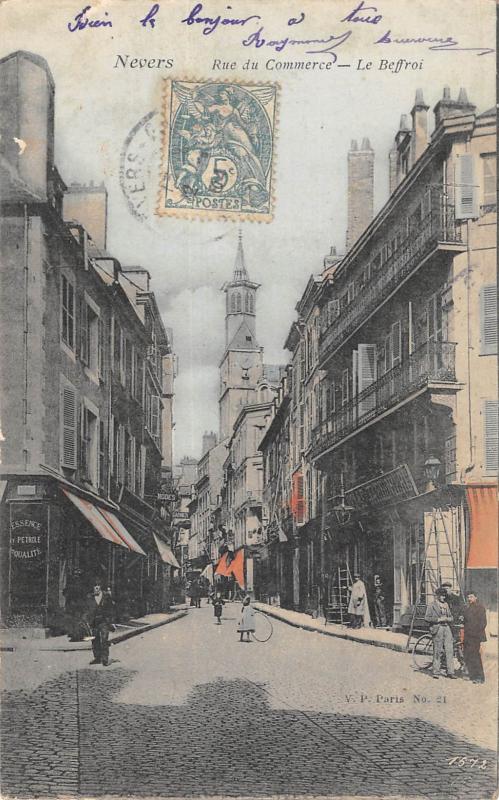 Carte postale ancienne Nevers - Rue Du Commerce - Le Beffroi à Nevers