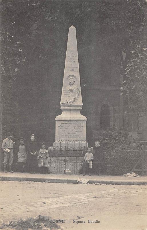 Carte postale ancienne Cosne - Square Baudin