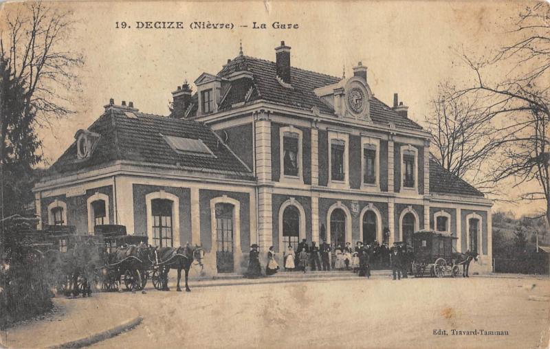 Carte postale ancienne Decize - La Gare à Decize