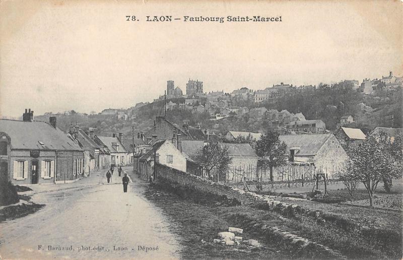 Carte postale ancienne Laon - Faubourg Saint Martin à Laon