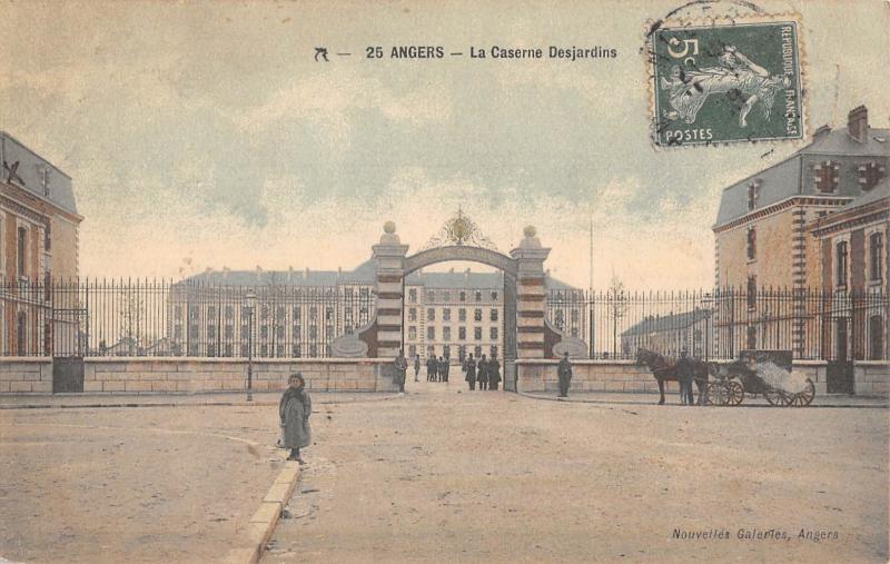 Carte postale ancienne Angers - La Caserne Desjardins à Angers