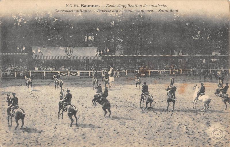 Carte postale ancienne Saumur - Ecole D'Application De Cavalerie - Carrousel à Saumur