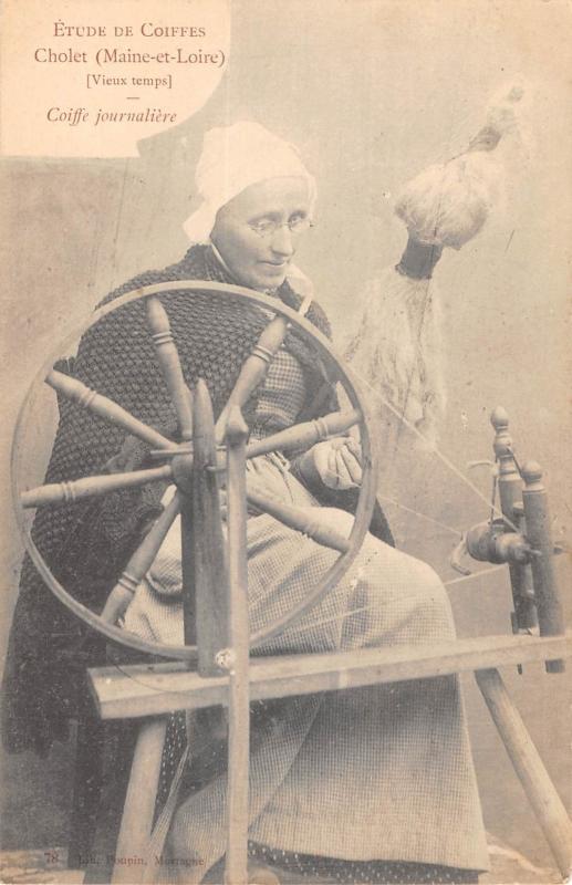 Carte postale ancienne Cholet - Coiffe Journaliere à Cholet