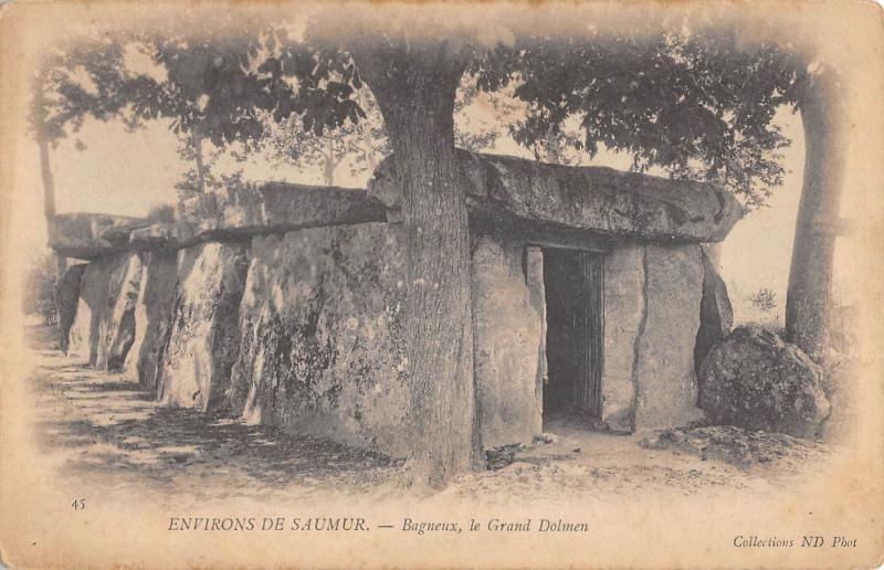 Carte postale ancienne Environs De Saumur - Bagneux - Le Grand Dolmen à Saumur