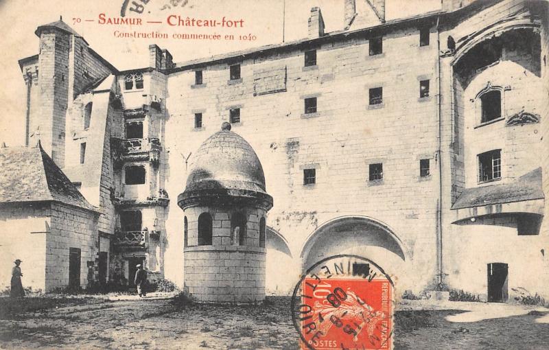 Carte postale ancienne Saumur - Chateau Fort à Saumur