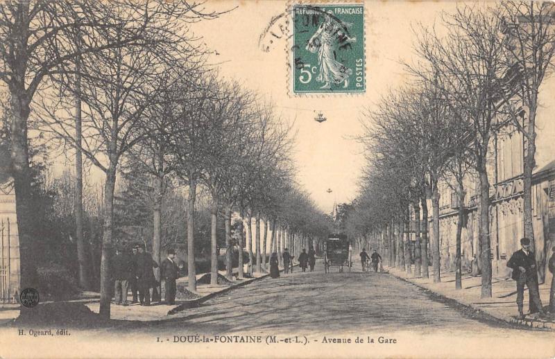 Carte postale ancienne Doue La Fontaine - Avenue De La Gare
