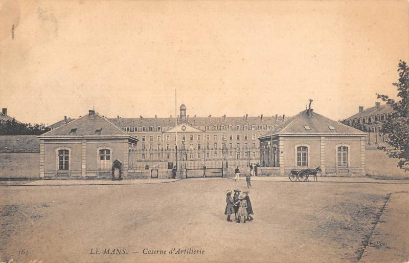 Carte postale ancienne Le Mans - Caserne D'Artillerie au Mans