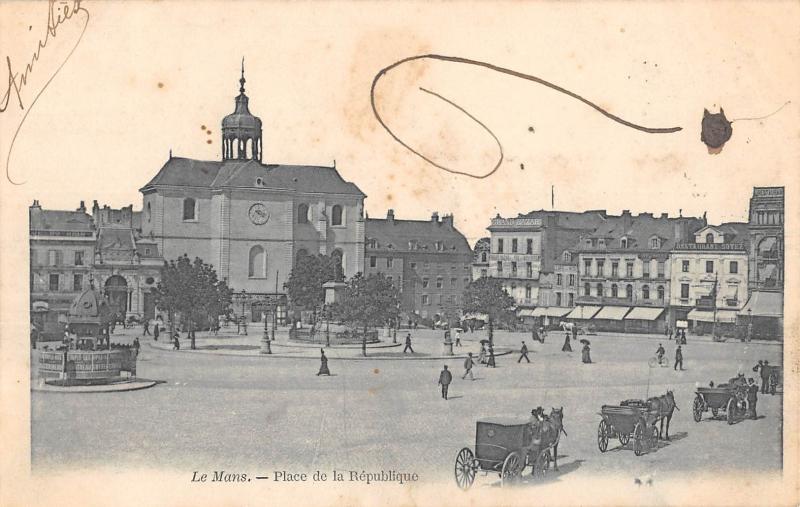 Carte postale ancienne Le Mans - Place De La Republique au Mans