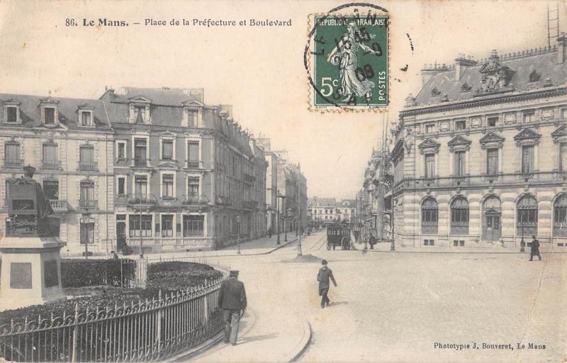 Carte postale ancienne Le Mans - Place De La Prefecture Et Boulevard au Mans