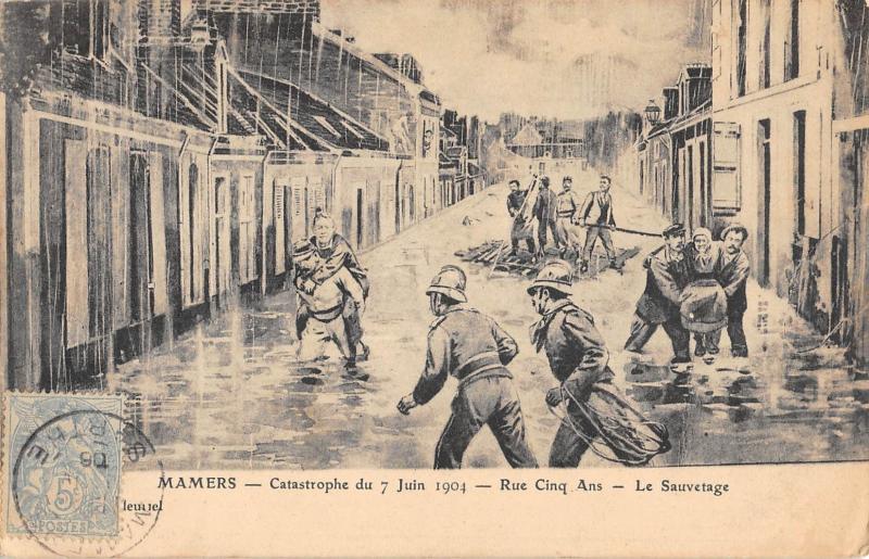 Carte postale ancienne Mamers - Catastrophe Du 7 Juin 1904 - Rue Cinq Ans - Le Sauvetage à Mamers