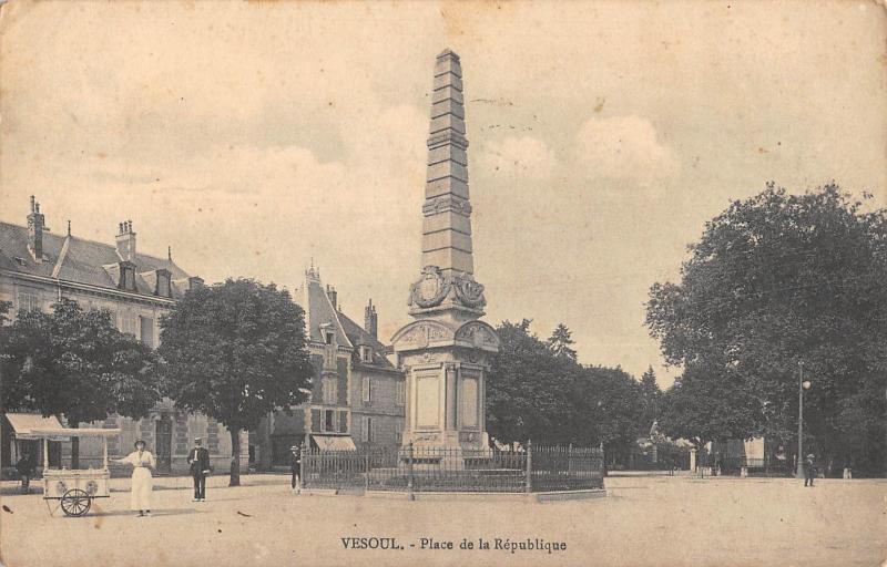 Carte postale ancienne Vesoul - Place De La Republique à Vesoul