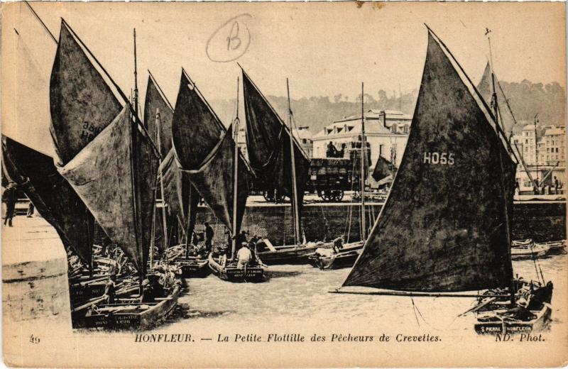 Carte postale ancienne Honfleur - La Petite Flottille des Pecheurs de Crevettes à Honfleur
