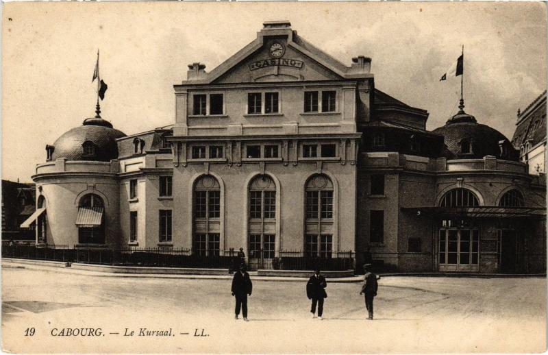 Carte postale ancienne Cabourg - Le Kursaal à Cabourg