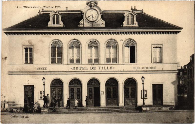 Carte postale ancienne Honfleur - Hotel de Ville à Honfleur